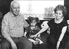Игорь Шаферан, его внучка Милаша и его дочь Анна